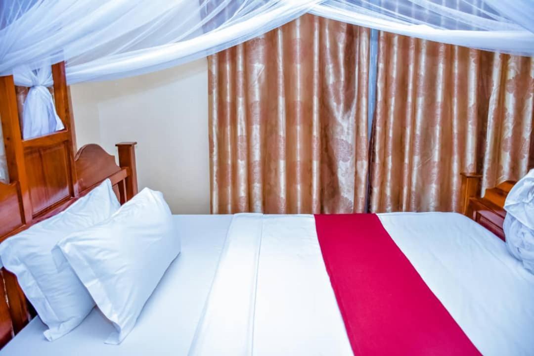 Red Sun Lodge Kokoni Ngambo Buitenkant foto